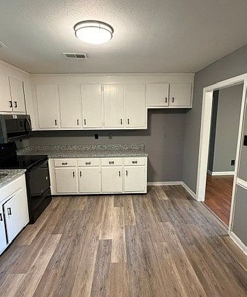 4th image of 2597 Varney Rd