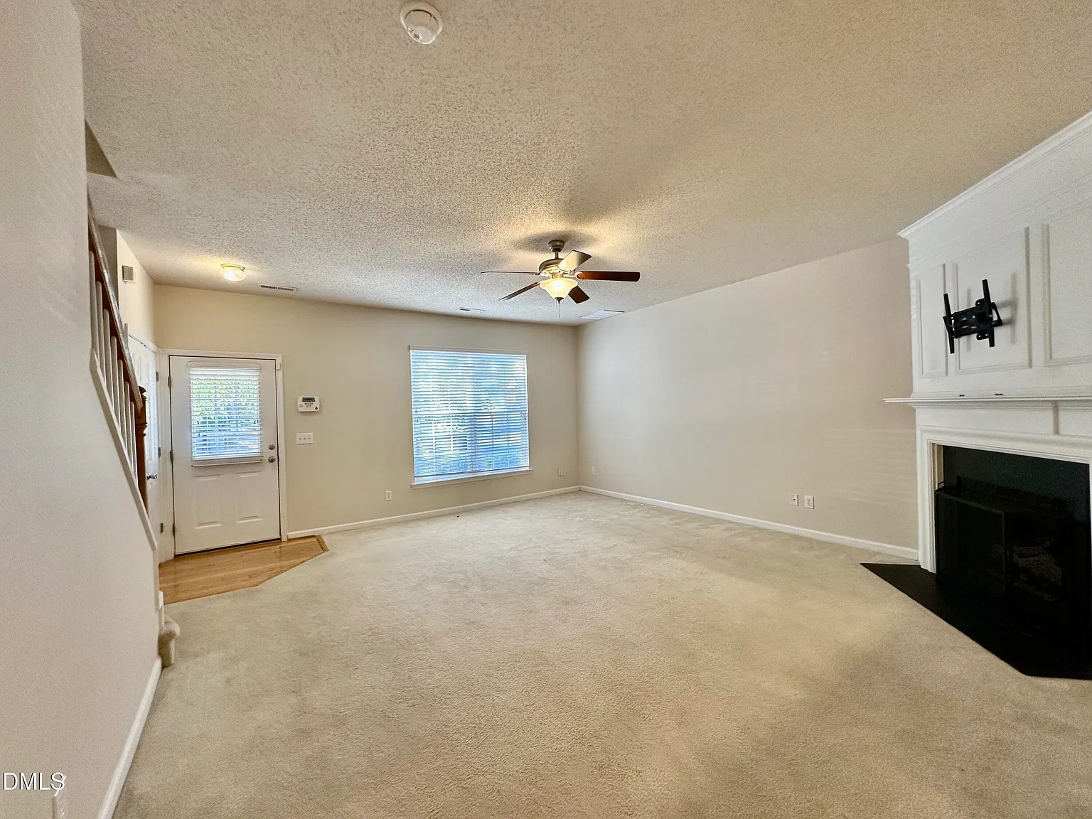 3 bed, 2.5 bath, 1406 sqft, $1,695 — Photo 3