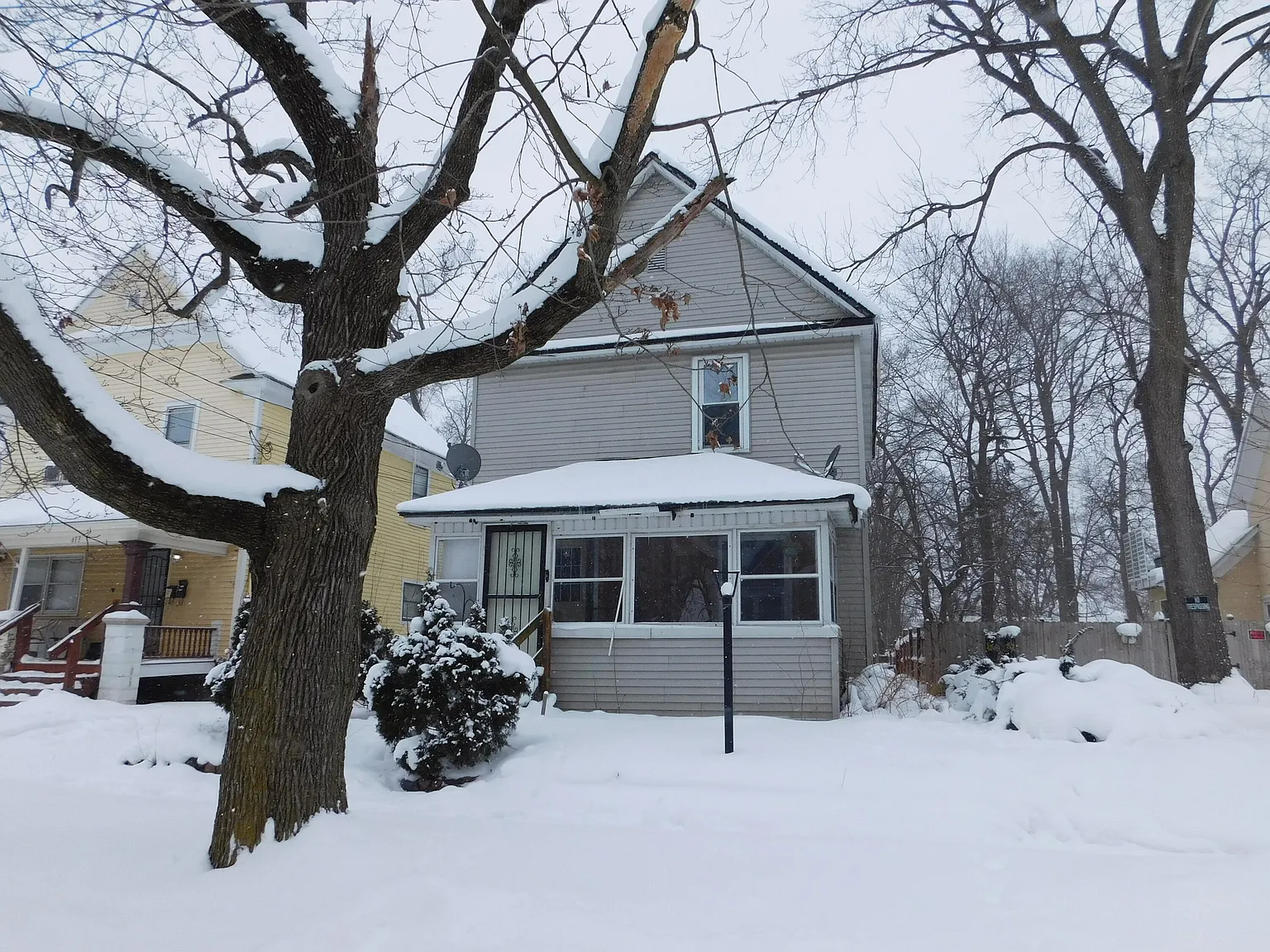 617 Dwight Ave photo 1