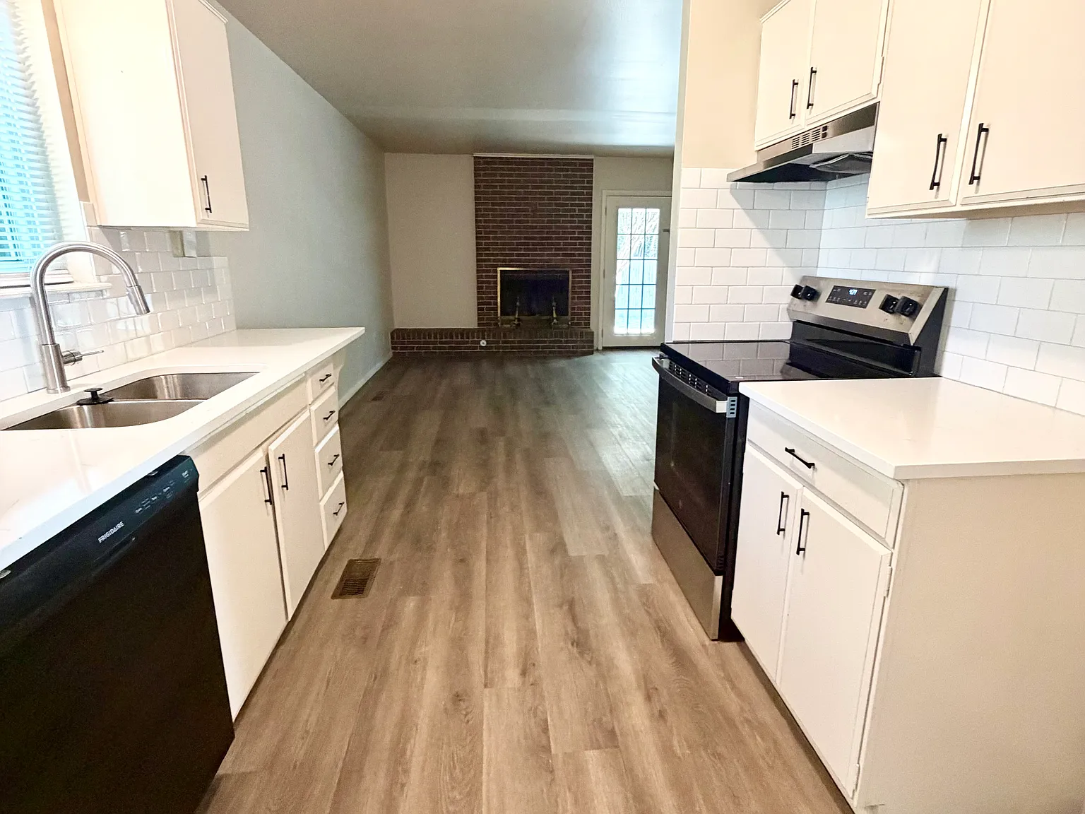 5310 E 39th Pl — Photo 2