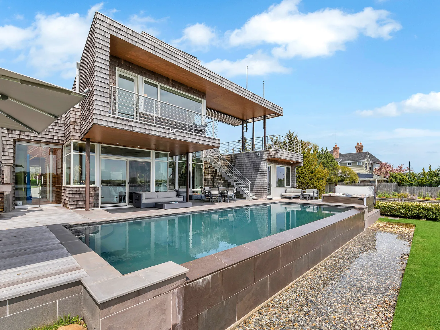Sag Harbor Waterfront Modern with Pool and Dock — Photo 4