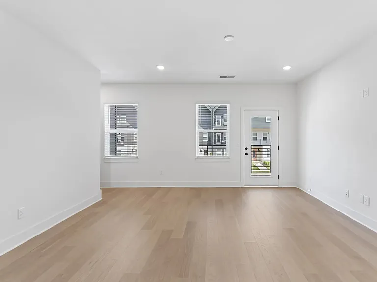 608 Markham St — Photo 6
