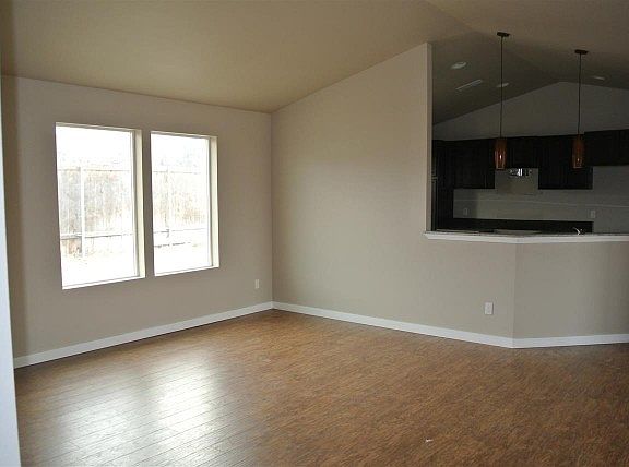 5th image of 738 Tanglewood Dr