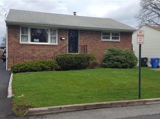 44 Canal St, Iselin, NJ 08830