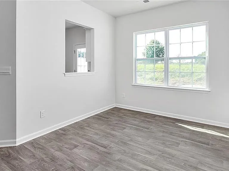 1310 Amberview Ln — Photo 9