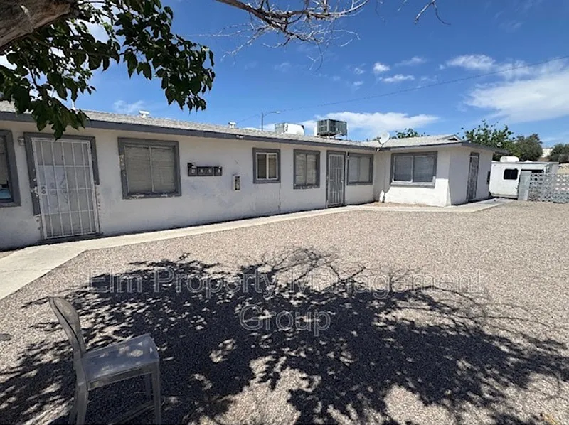 2516 E Mesquite Ave #4