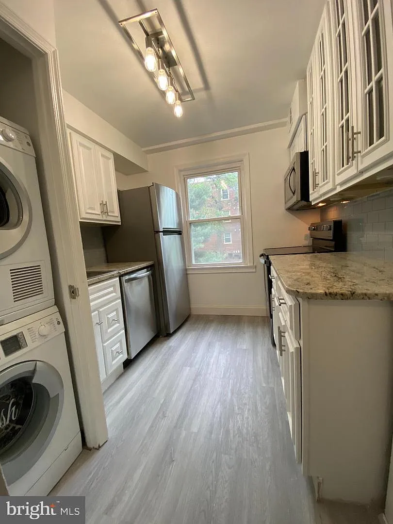 2055 38th St SE — Photo 3