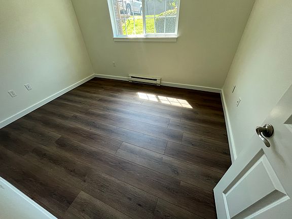 4th image of 25025 SE Klahanie Blvd #102