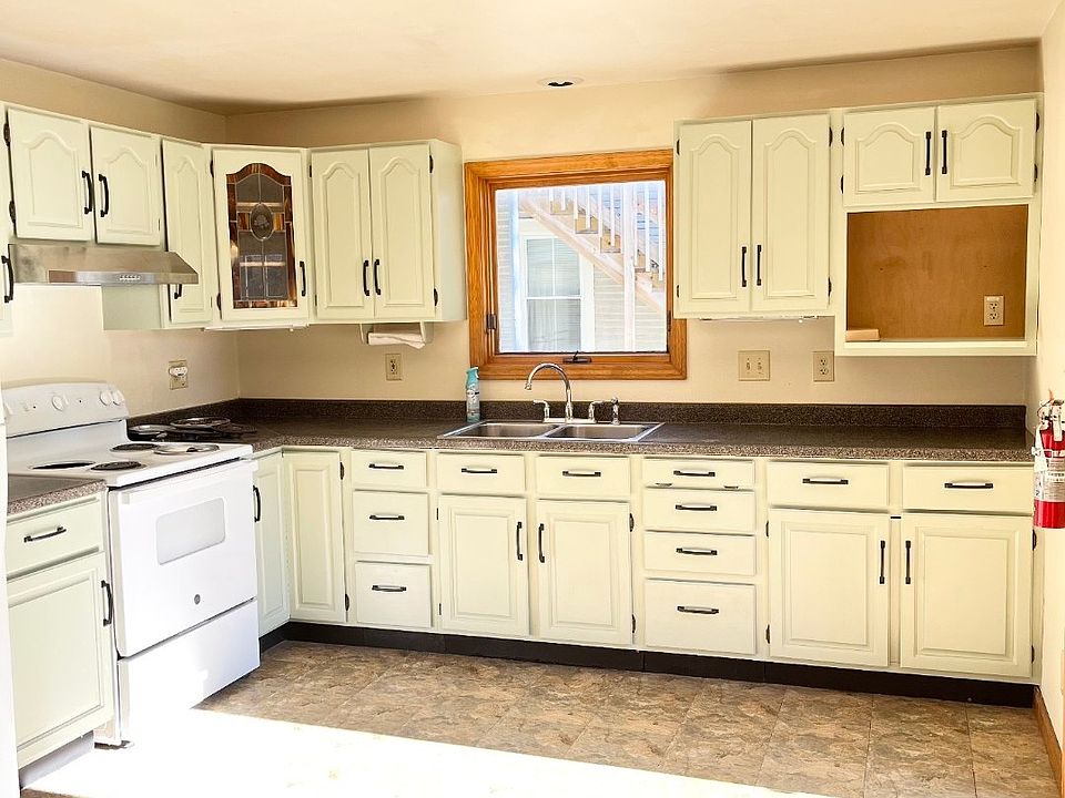 Sunny Kitchen; Newly refinished cabinets!