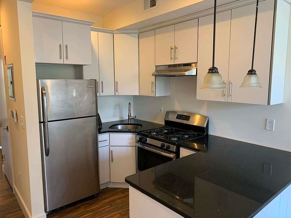 1st image of 744A Willoughby Ave #3Z