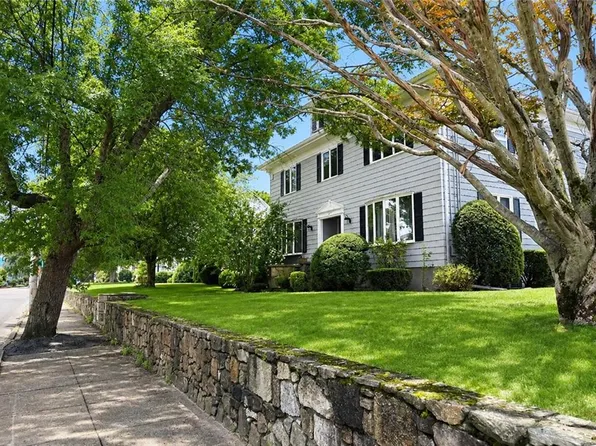 525 Pleasant St, Pawtucket, RI 02860