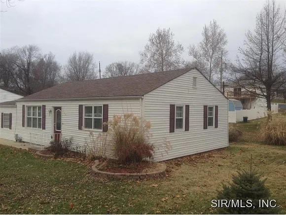 106 W Country Ln photo 1