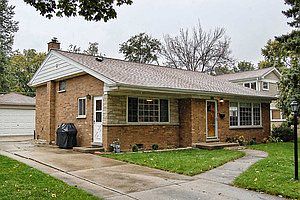 1st image of 350 Pinehurst Dr