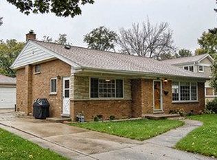 350 Pinehurst Dr, Des Plaines, IL 60016