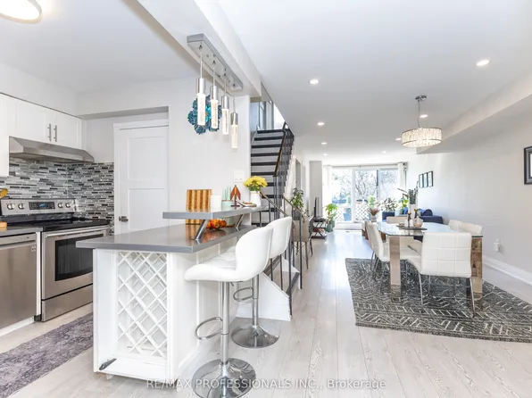 2 Valhalla Inn Rd #339, Toronto, ON M9B 6C3