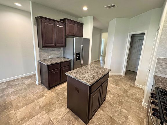 4th image of 1608 Bandolier Dr