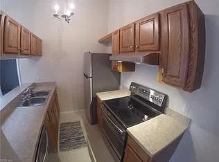 2 bed, 957 sqft, $1,765 — Photo 2