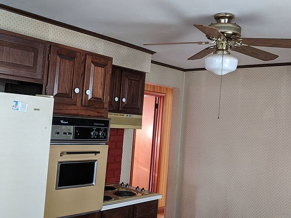 4th image of 133 Briggs St