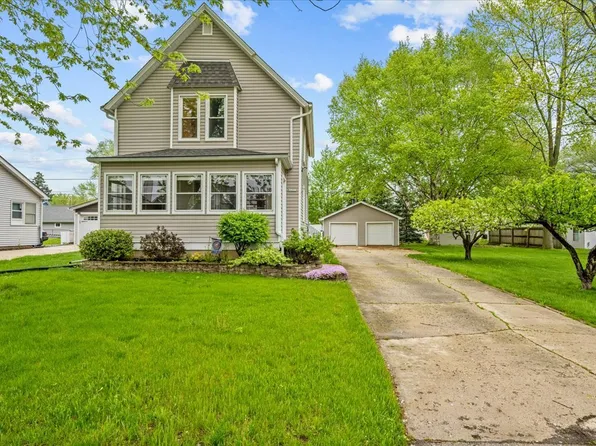 6S353 4th St, Eola, IL 60519