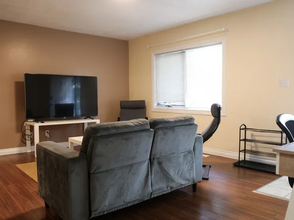 1911 N 13th Ave NW #C, Calgary, AB T2N 1L5