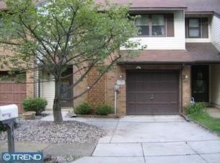 17 Lafayette Ln, Cherry Hill, NJ 08003