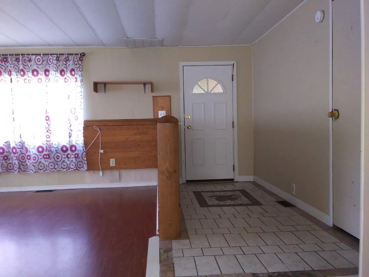 Building Photo - Grand Fir Ln