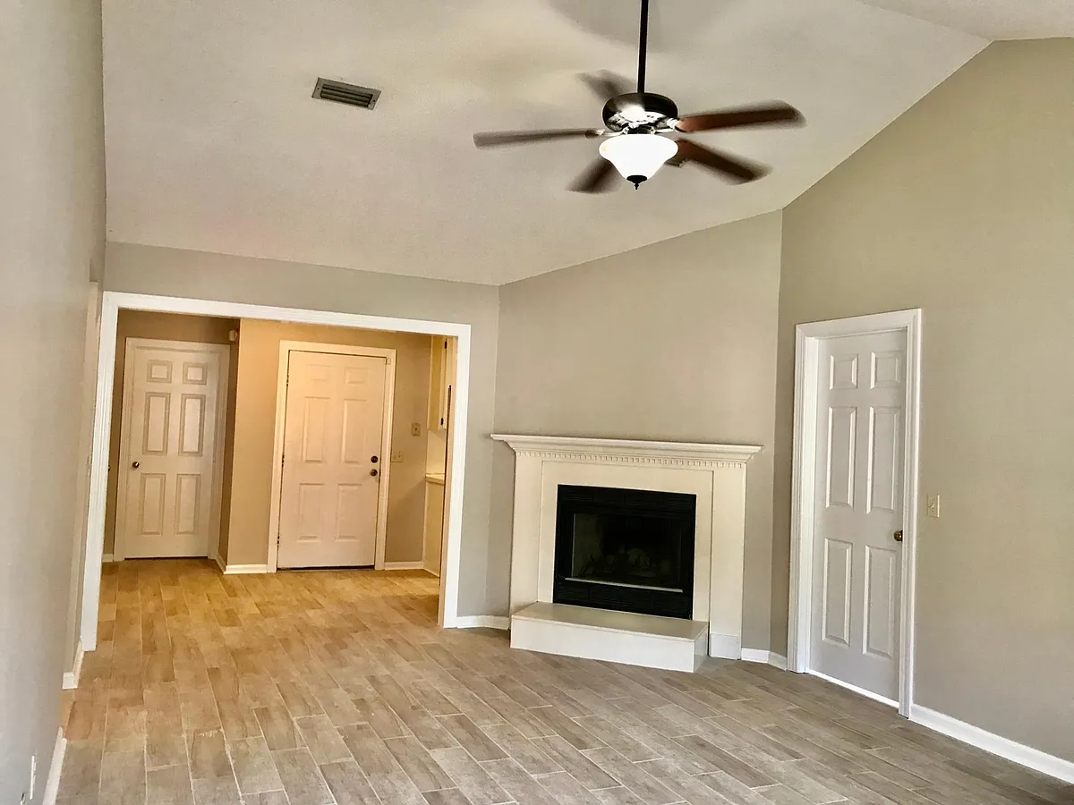 Building Photo - 131 Radford Cir