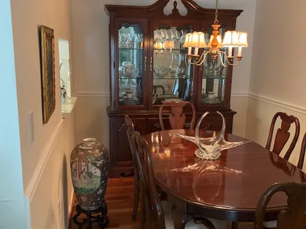 99 Versailles Ct, Hamilton, NJ 08619