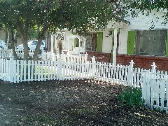 2nd image of 2888 Crescent St