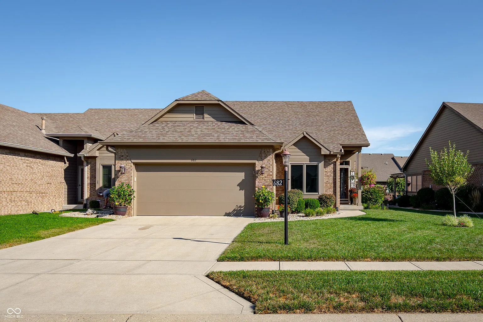 682 Cottage Ln photo 1