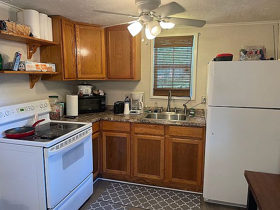 4th image of 240 County Road 452