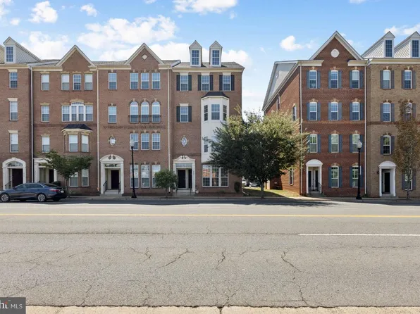 9523 Center St, Manassas, VA 20110