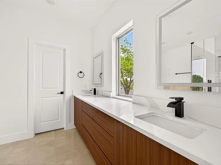 7422 Maxroy St — Photo 26
