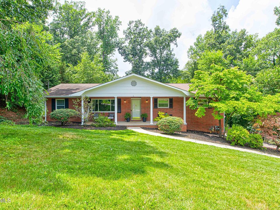 1st image of 229 Norfolk Dr