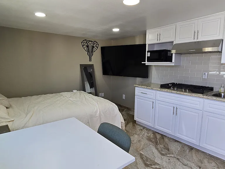 Beech Ave — Photo 1