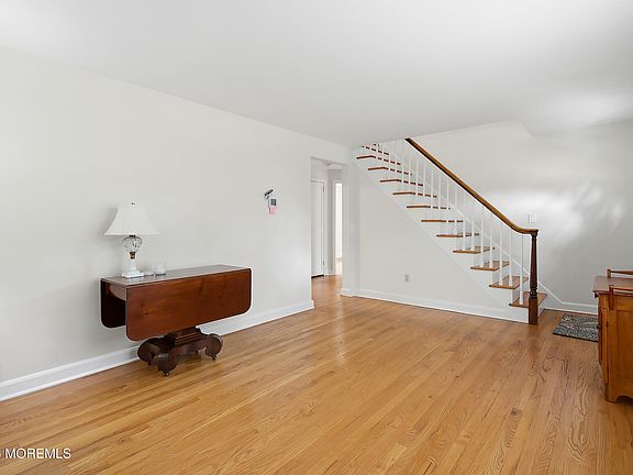 5th image of 115 White Street