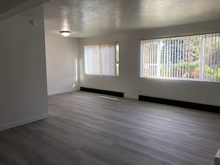 1735 NE Wheatland Dr #B — Photo 2
