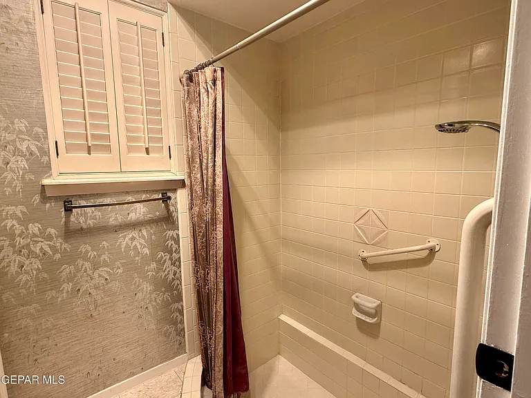 1649 Lomaland Dr — Photo 21