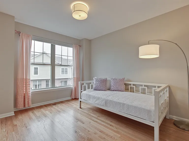 1194 Danforth Ct — Photo 23