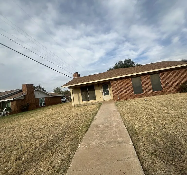 312 Woodcrest Dr