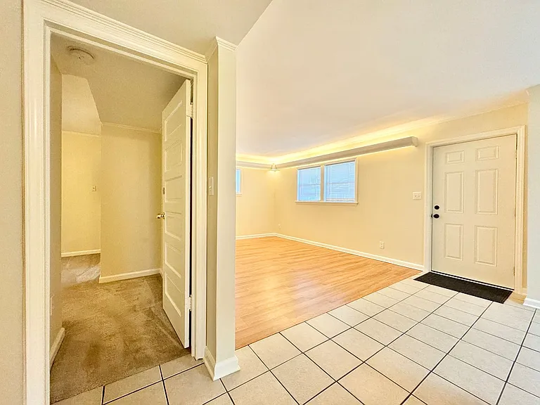912 Englewood St — Photo 10