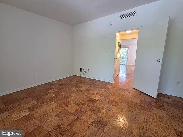 10424 Rockville Pike #402 — Photo 26