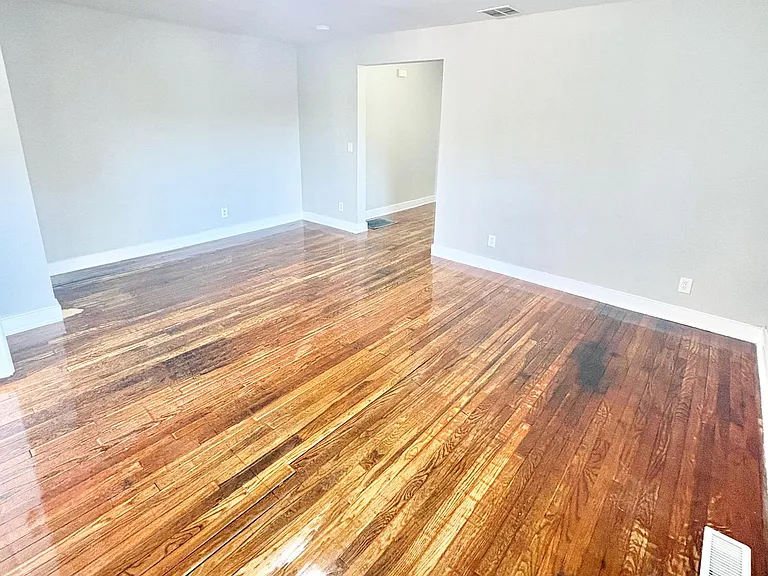 1086 Whalley Ave #1 — Photo 4