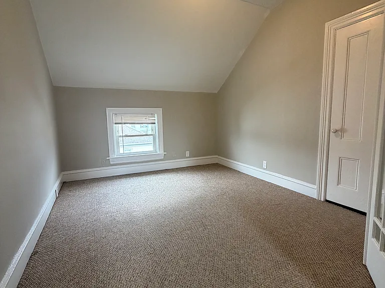 112 Niagara St #3 — Photo 8
