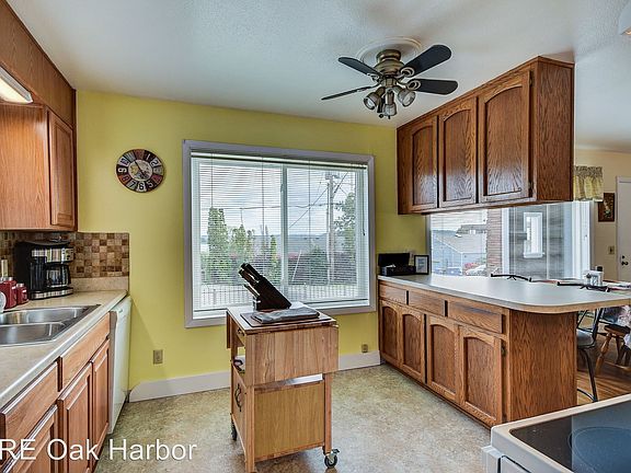 4th image of 1470 SE 9th Ave