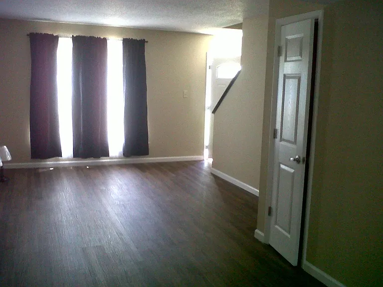 2010 Strebor St — Photo 5
