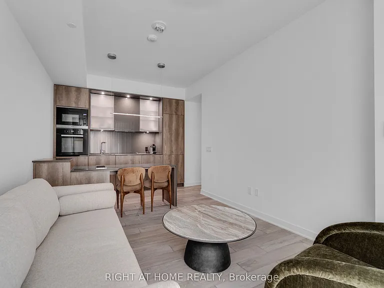 11 Yorkville Ave #2113 — Photo 12