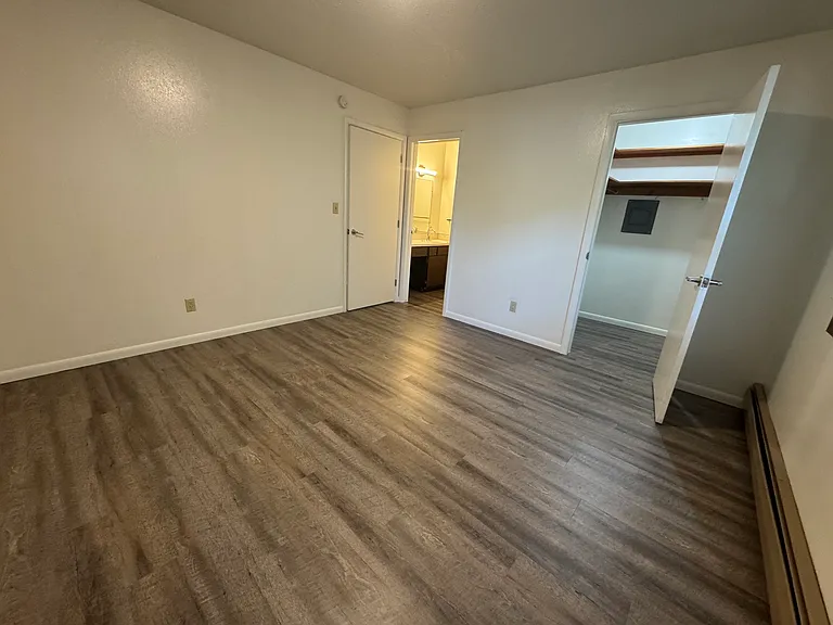 429 N Gilbert St — Photo 5
