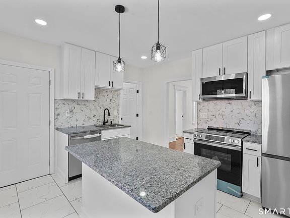 5th image of 220 Deerfield Road