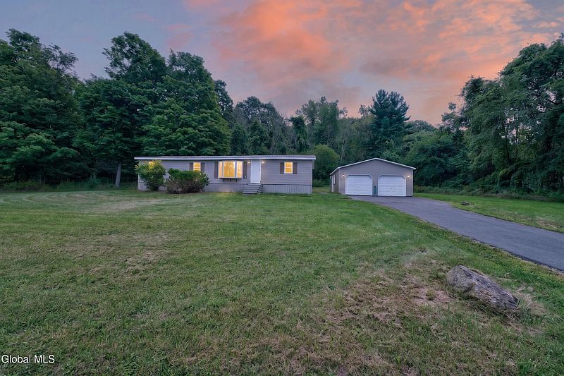 3rd image of 683 Knickerbocker Road